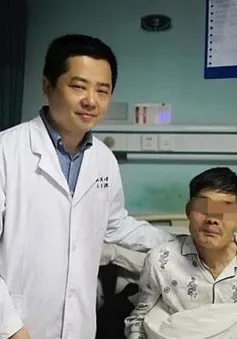 Ngỡ ngàng phát hiện khối u mắc trong cổ họng khi uống rượu