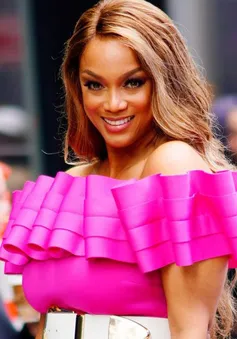 Tyra Banks rạng rỡ trên bìa tạp chí Sports Illustrated Swimsuit