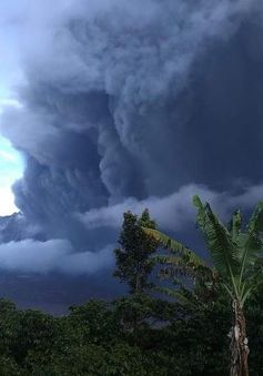 Núi lửa Sinabung tiếp tục phun trào