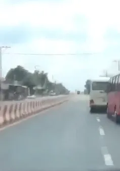 Xử lý nghiêm 2 xe khách phóng nhanh, đánh võng, tạt đầu nhau