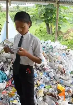 Ấn Độ: Đóng học phí bằng rác thải nhựa