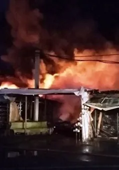 Cháy chợ ở thành phố Magnitogorsk, Nga, không có người Việt thương vong