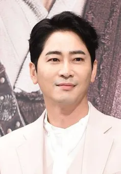 Mỹ nam Kang Ji Hwan bị bắt vì quấy rối tình dục