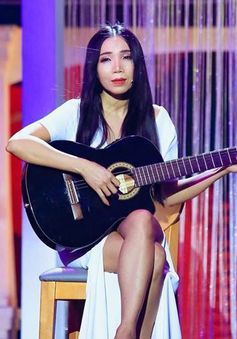 Lý do "Nữ hoàng phòng trà" Quỳnh Lan chọn guitar thùng làm bạn diễn nhiều năm qua