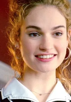 Những lần biến hóa đầy ấn tượng của "Lọ Lem" Lily James