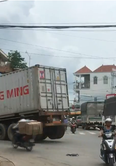 Bình Dương: 2 vụ thùng container rơi xuống đường trong chưa đầy nửa tháng