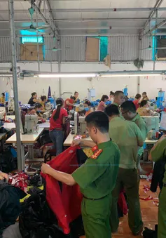 Thu giữ hàng nghìn sản phẩm thời trang sản xuất giả nhãn hiệu The North Face