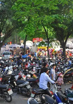 Hà Nội xử lý nhiều bãi gửi xe thu cao hơn mức niêm yết