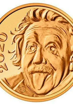 Chết cười xem Einstein lè lưỡi trên đồng vàng nhỏ nhất thế giới