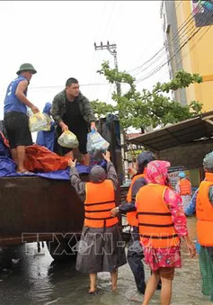 Tấm lòng cả nước hướng về "khúc ruột" miền Trung