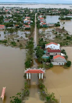 Hơn 270.000 nhà bị ngập và 37.500 nhà bị hư hại sau đợt mưa lũ lịch sử ở miền Trung