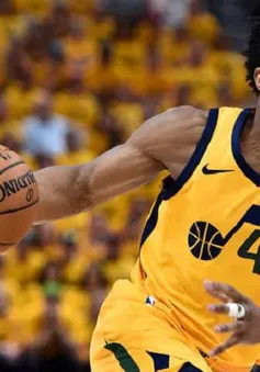 Thêm cầu thủ bóng rổ NBA dương tính với Covid-19