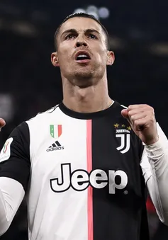 Ronaldo biến khách sạn thành bệnh viện chống dịch Covid-19