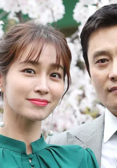 Lee Byung Hun đưa con trai tới thăm bà xã Lee Min Jung ở phim trường