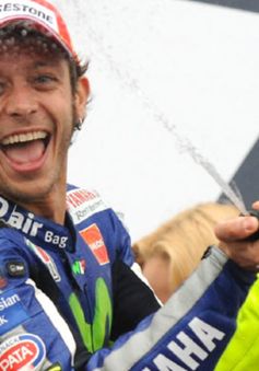 Tay đua Valentino Rossi vẫn muốn thi đấu trên đường đua MotoGP khi ở tuổi 41