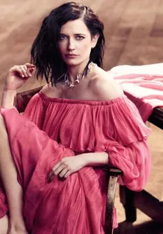 Eva Green hút hồn trên The Telegraph , đẹp như một bông hồng
