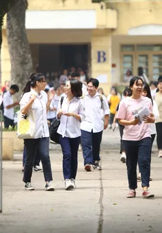 Tuyển sinh đại học năm 2021: Thí sinh không nên đầu tư tiền bạc, thời gian vào lò luyện thi