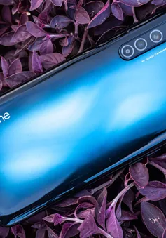 Cận cảnh Realme 6 Pro: Chip Snapdragon 720G, camera trước "đục lỗ" kép, sạc nhanh VOOC 4.0