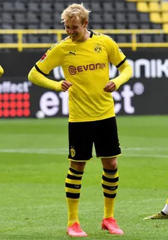 Bundesliga trở lại: Ăn mừng theo kiểu "giãn cách xã hội"