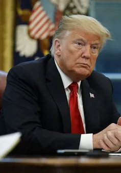 Tổng thống Donald Trump phải vào boongke trong Nhà Trắng trú ẩn giữa vụ bạo động