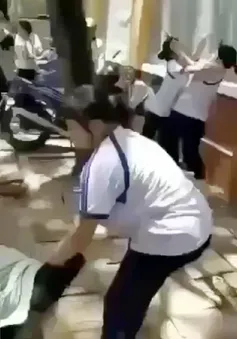 “Ngã ngửa” với lý do học sinh Cần Thơ đánh bạn trước cổng trường