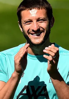 Liverpool quyết định sẽ ký hợp đồng ngắn ngày với Adam Lallana
