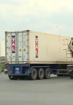 TP.HCM: Nguy hiểm vì xe container dừng đỗ tràn lan