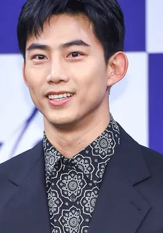 Thành viên Taecyeon (2PM) xác nhận hẹn hò