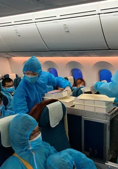 300 công dân Việt Nam từ Singapore được đưa về nước an toàn