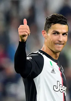 Cris Ronaldo: Tỷ phú bóng đá đầu tiên trên thế giới