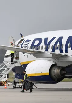 Máy bay Ryanair hạ cánh khẩn cấp do đe dọa đánh bom