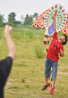 Thả diều: Mối nguy "dập dình" trong các khu dân cư