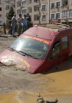 Lũ lụt gây thiệt hại nghiêm trọng ở miền Bắc Thổ Nhĩ Kỳ, ít nhất  5 người thiệt mạng
