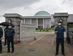 Hàn Quốc khử trùng tòa nhà Quốc hội sau khi phát hiện ca mắc COVID-19