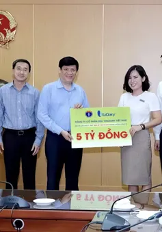 Chiến dịch "Bảo vệ y bác sĩ 24h" tiếp tục trao tặng 5 tỷ đồng hỗ trợ blouse trắng nơi tuyến đầu chống dịch