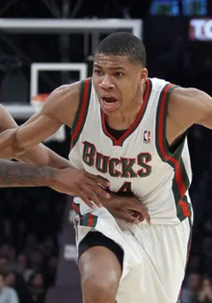 Giannis Antetokounmpo tiếp tục phá kỷ lục