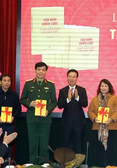 Ra mắt cuốn sách "Tầm nhìn chiến lược và ý chí vươn lên của dân tộc"