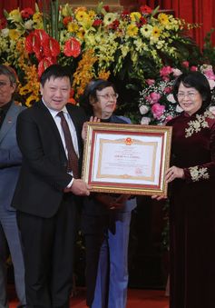 Nhà hát Ca múa nhạc Việt Nam vinh dự đón nhận danh hiệu Anh hùng Lao động thời kỳ đổi mới