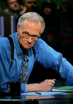 Huyền thoại Larry King qua đời sau 3 tuần chiến đấu với COVID-19