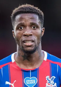 Crystal Palace cố gắng giữ Wilfried Zaha