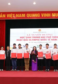 Bộ GD&ĐT tuyên dương học sinh THPT đoạt giải Olympic quốc tế năm 2020