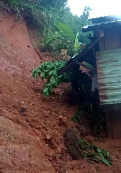 Mưa lớn ở Trung Bộ, Bắc Tây Nguyên kéo dài đến sáng mai, có thể gây lũ quét, sạt lở đất