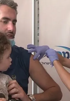 Nhiều nước triển khai tiêm mũi vaccine thứ ba cho người dân