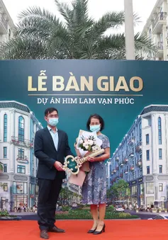 Nỗ lực vượt “bão” COVID-19, Him Lam Vạn Phúc chào đón những cư dân đầu tiên