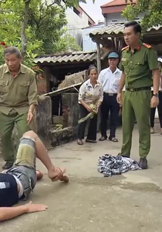 Phố trong làng - Tập 8: Mến giở trò "Chí Phèo" ăn vạ Nam