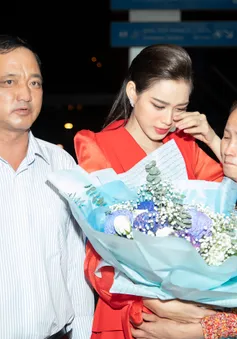 Hoa hậu Đỗ Hà bật khóc tại sân bay ngày lên đường thi Miss World 2021