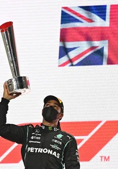 Lewis Hamilton có chiến thắng ấn tượng tại GP Qatar