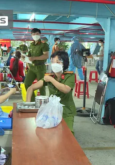 Ngày đầu tiêm mũi 3 vaccine phòng COVID-19 tại TP Hồ Chí Minh