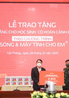 Sóng và máy tính cho em: Trao tặng 37.000 máy tính bảng cho học sinh khó khăn