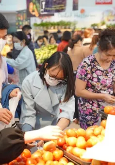 Thị trường Hà Nội ngày đầu năm mới: Hàng hóa dồi dào, giá tăng nhẹ